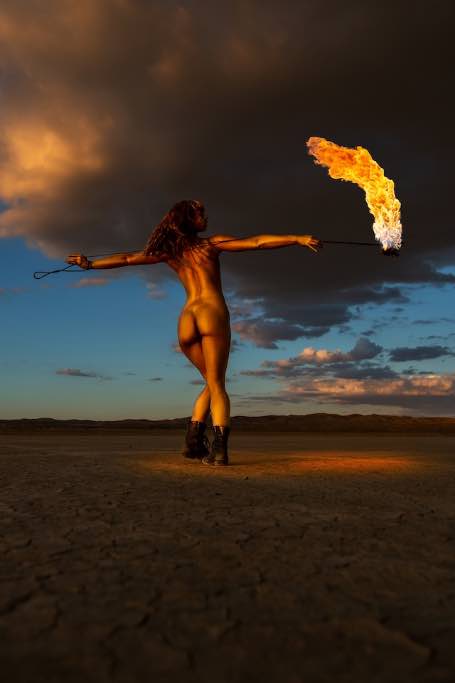 Skyfall Flames – Coleção dramática de impressões fine art de fogo e deserto por Zack Zublena