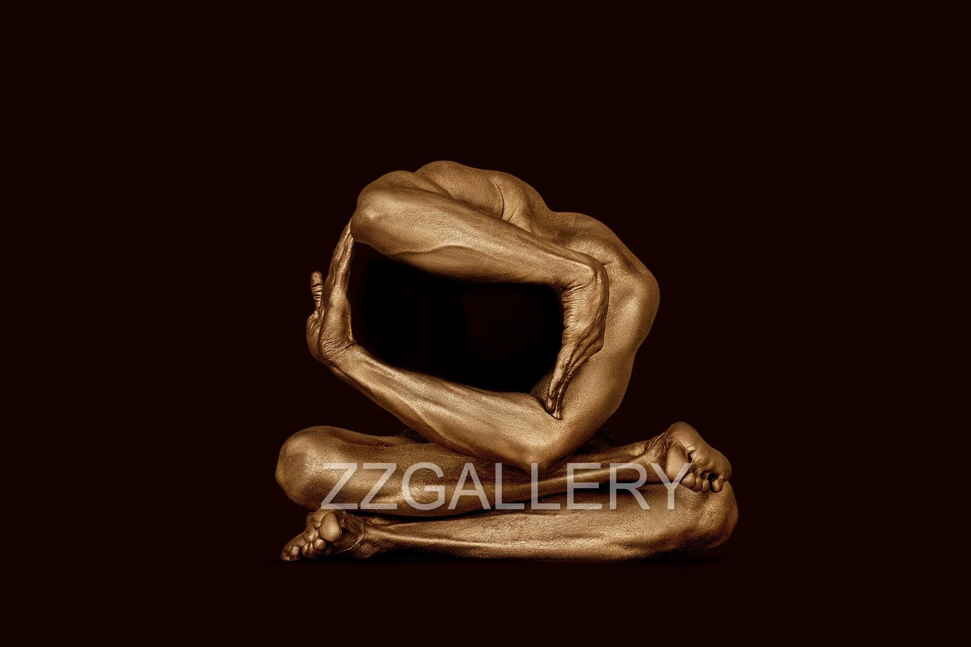 Yogi doré en posture absente de tête, explorant l’état du vide spirituel dans une esthétique contemporaine luxueuse.